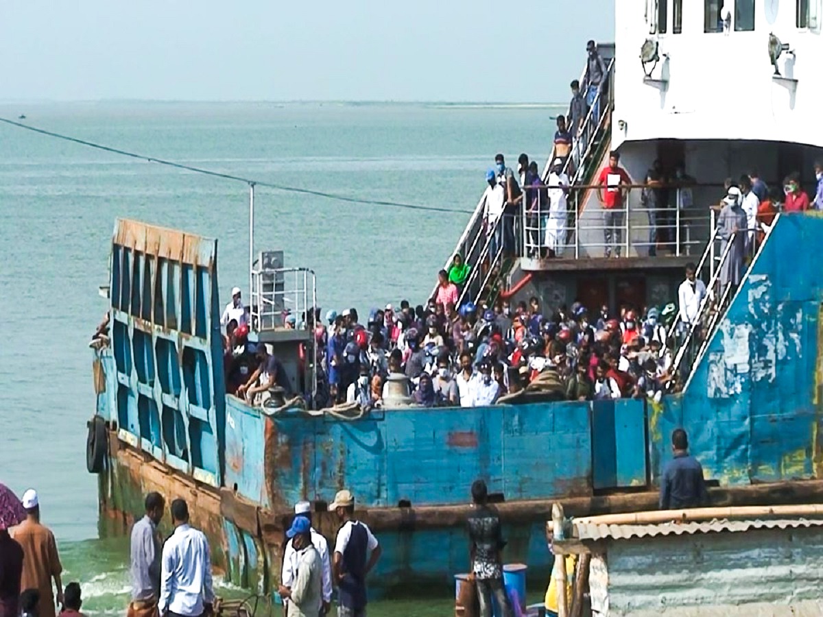 দৌলতদিয়া-পাটুরিয়া নৌরুটে ফেরি চলাচল শুরু