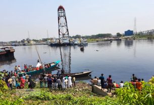 শীতলক্ষ্যায় লঞ্চডুবি: ৫ নারীর লাশ উদ্ধার- এখনও নিখোঁজ ২১