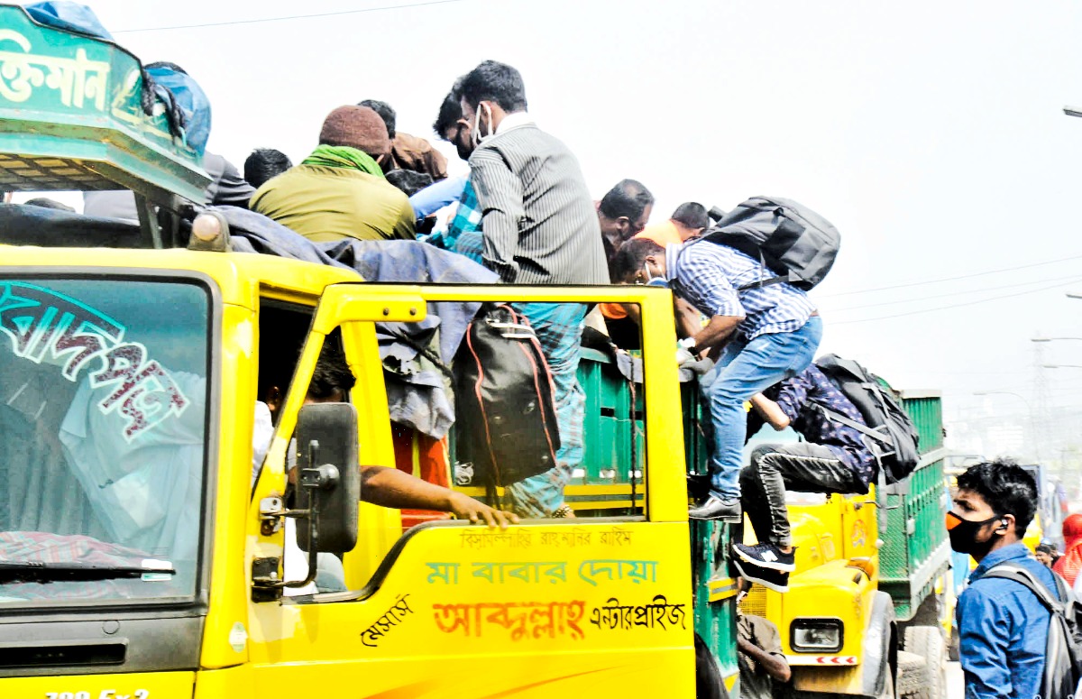 মহাসড়কগুলোতে বাড়িমুখী মানুষের ঢল