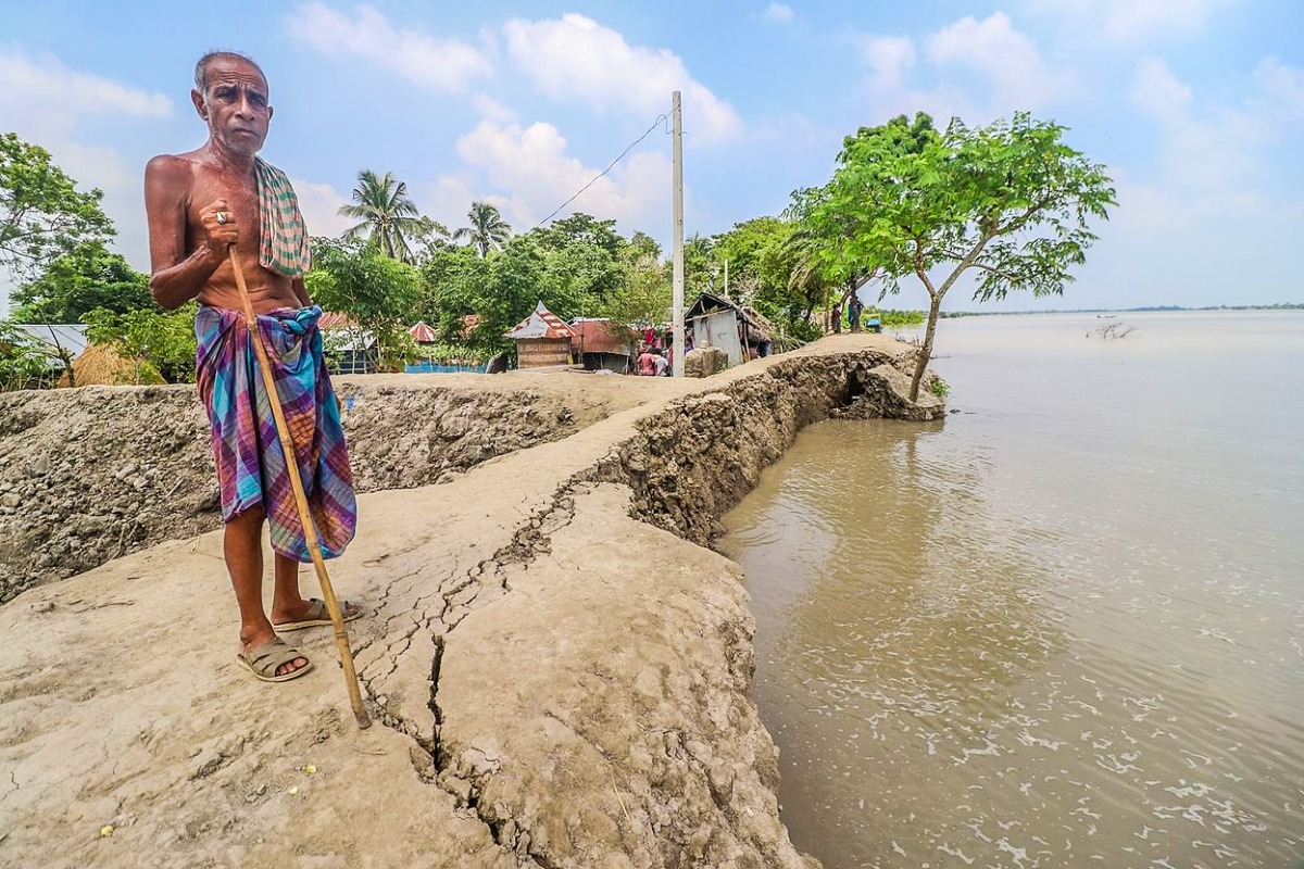 জলোচ্ছ্বাসের আতঙ্কে উপকূলের মানুষ