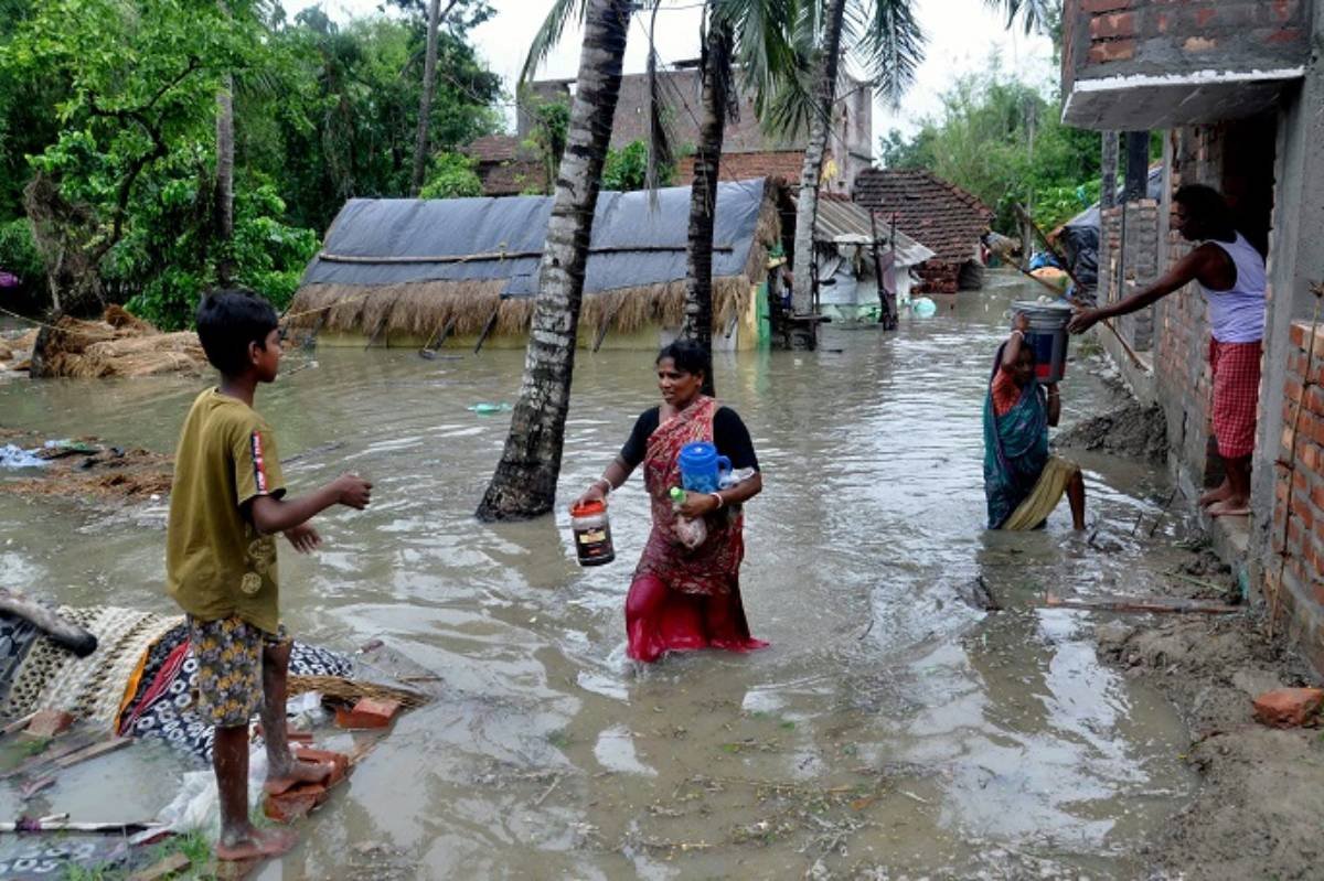 পশ্চিমবঙ্গের বিভিন্ন এলাকা বানের পানির নিচে, ২৩ জনের প্রাণহানি