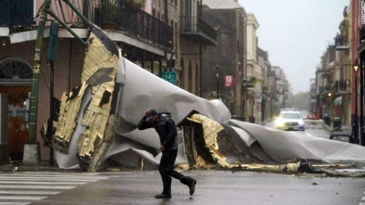 যুক্তরাষ্ট্রে ২৪০ কিলোমিটার বেগে হারিকেন আইডার আঘাত