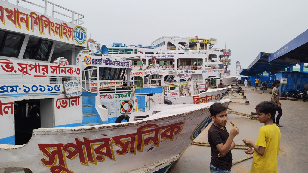 ৩ দিন পর ভোলার সব রুটে লঞ্চ-ফেরি চলাচল শুরু