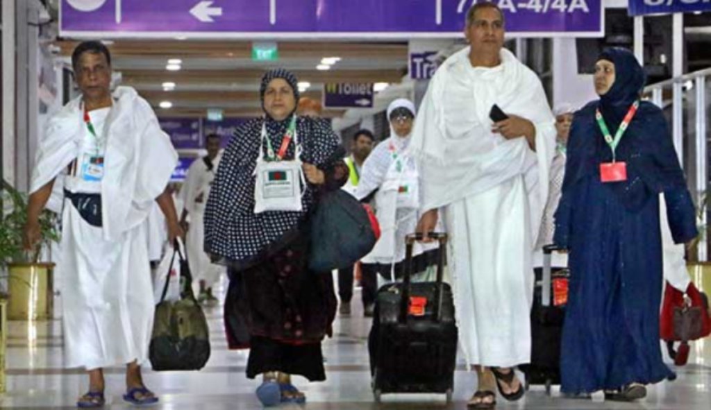 দেশে ফিরলেন ৪৪ হাজার ৬৭ জন হাজী