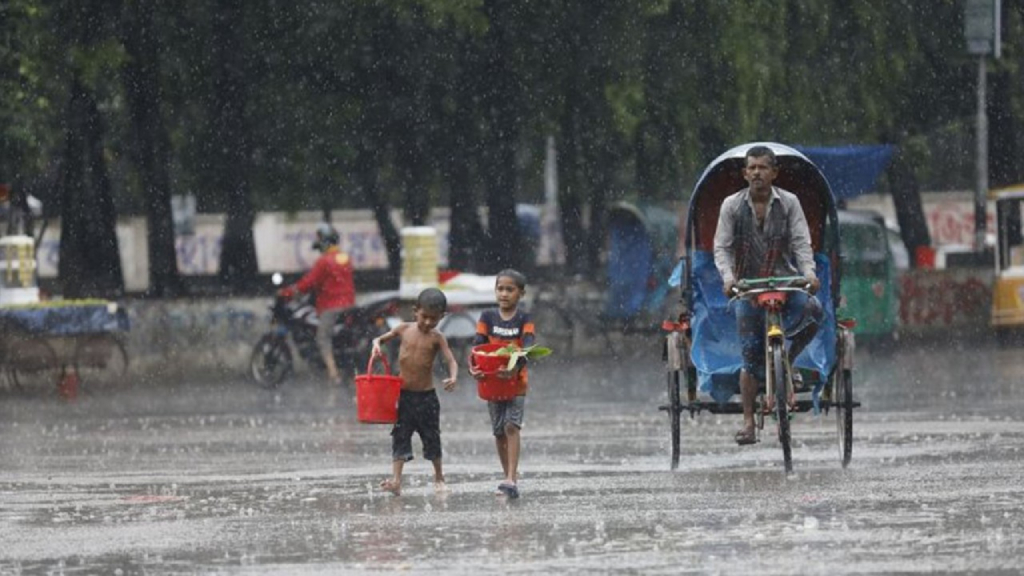 অতি ভারী বর্ষণের পূর্বাভাস, বাড়তে পারে তীব্রতা