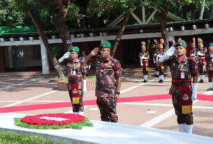 টুঙ্গিপাড়ায় বঙ্গবন্ধুর সমাধিতে বিজিবি মহাপরিচালকের শ্রদ্ধা