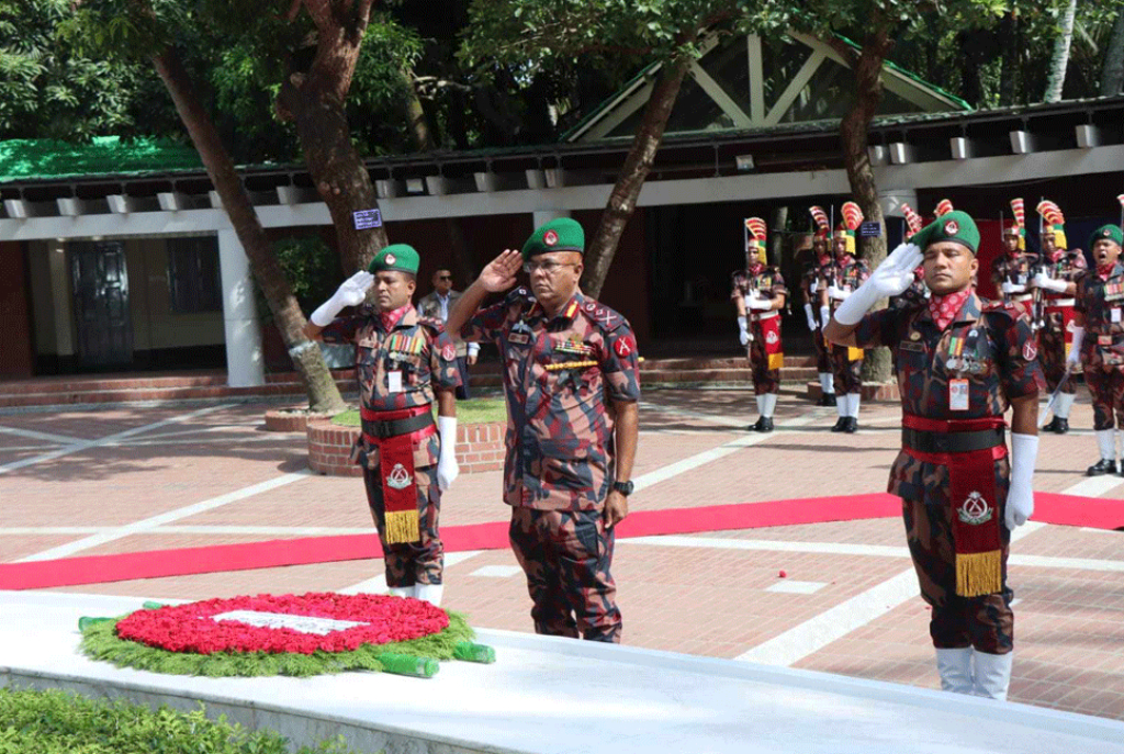 টুঙ্গিপাড়ায় বঙ্গবন্ধুর সমাধিতে বিজিবি মহাপরিচালকের শ্রদ্ধা