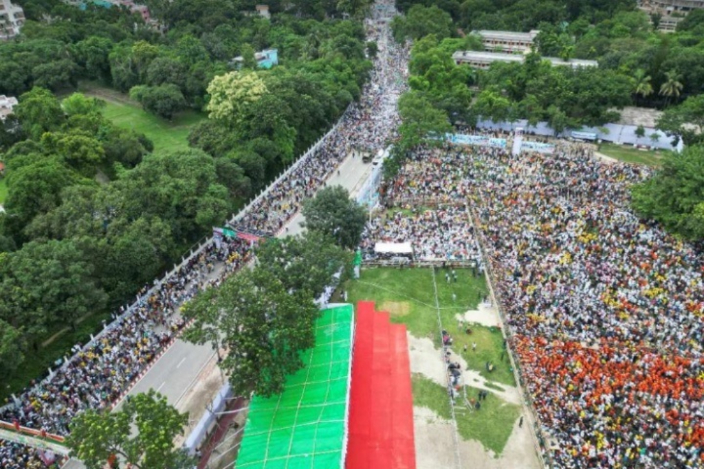 আ.লীগের মহাসমাবেশ চলছে, ১০ কিমি এলাকাজুড়ে মানুষের ঢল